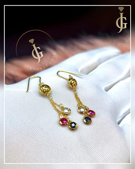 boucles doreille multicolore en or 18 kara