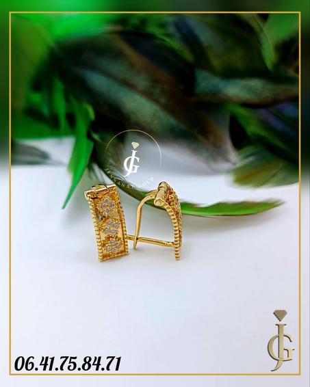 boucles doreilles trefle en or 18 carats