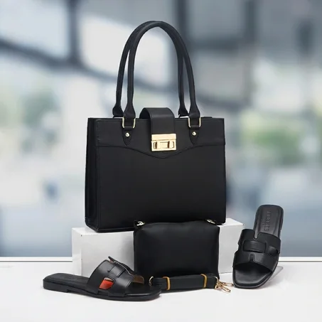 Ensemble sac à main et sandales assorties