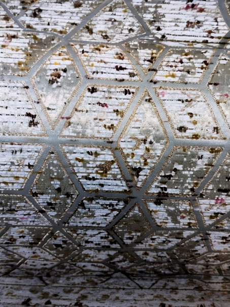 ​طلامط جاكار فاخرة: نسيج المعين المذهب (Royal Diamond) بخيوط اللوركس اللامعة.