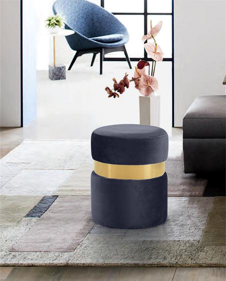 مسند قدم/مقعد مبطن من المخمل ؛