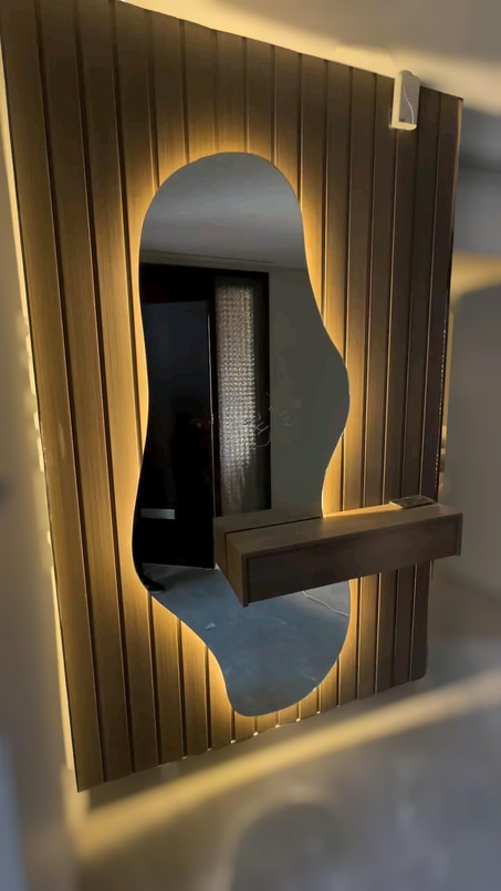 * مرايا مضيئة بتصاميم عصرية: فن وعملية في قطعة واحدة.  * حلول الإضاءة والديكور المتكاملة: مرايا LED مع وحدات تخزين