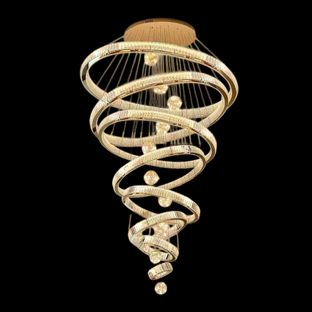 الثريا الكريستالية الحلزونية. تصميمها المبتكر يأسر الأبصار بفضل شكلها الحلزوني المتصاعد،