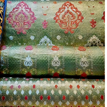 * "بركار الجودة العالية: صالون يجمع بين الأصالة والمتانة."