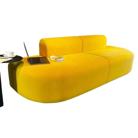 ​اجعل مساحتك تنبض بالحياة مع أريكة مودرن بتصميم انسيابي ولون مشرق.