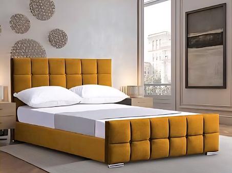 سرير مزدوج أنيق بلون الخردل الدافئ،