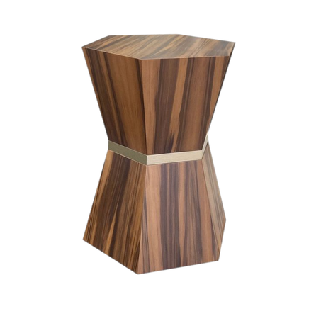 * طاولات جانبية خشبية فاخرة: تصاميم هندسية فريدة لديكور منزلك.