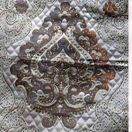 بروكار "توهج الياقوت": الفضة والذهب الاورجواي بيج طوب لديكور مُلفت