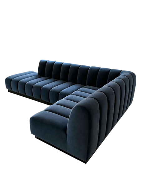 ​أريكة زرقاء فاخرة: أناقة عصرية وراحة لا مثيل لها