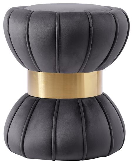 مسند قدم/مقعد مبطن من المخمل ؛