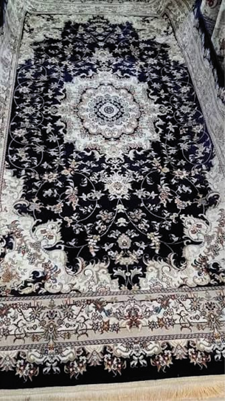 سجادة كلاسيكية باللونين الأسود والعاجي
