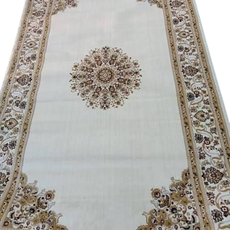 سجادة عاجية بلمسة ذهبية