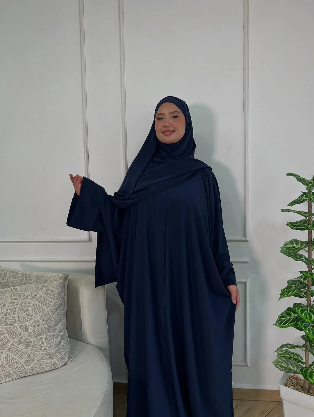 عباءة صفاء بقماش كريب روزا الفاخر.