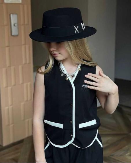 طقم أنيق للأطفال – بلوزة وبنطال (أسود أو أبيض)