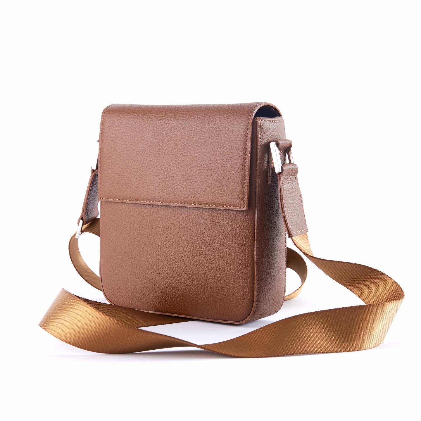 stores/79c03571d8c0b52b4843e8869a327f59/products/iwNSZgRZm9IDIw6UBPzSQrPhaGwyhRZ9MgvPe74G.jpeg