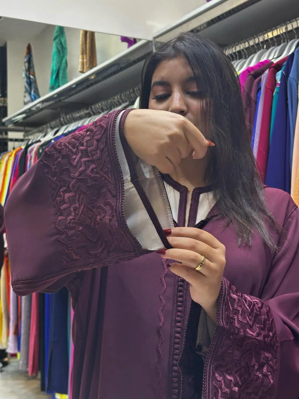 Jellaba 2 pièces  Crêpe couleur burgundy طرز اليد  وخدمة المعلم