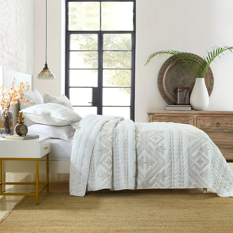 Parure de Lit Prestige : Le Mariage Parfait de la Tradition et du Luxe. (1 couvre-lit + 2 taies d’oreiller) – Doux, Respirant & Élégant