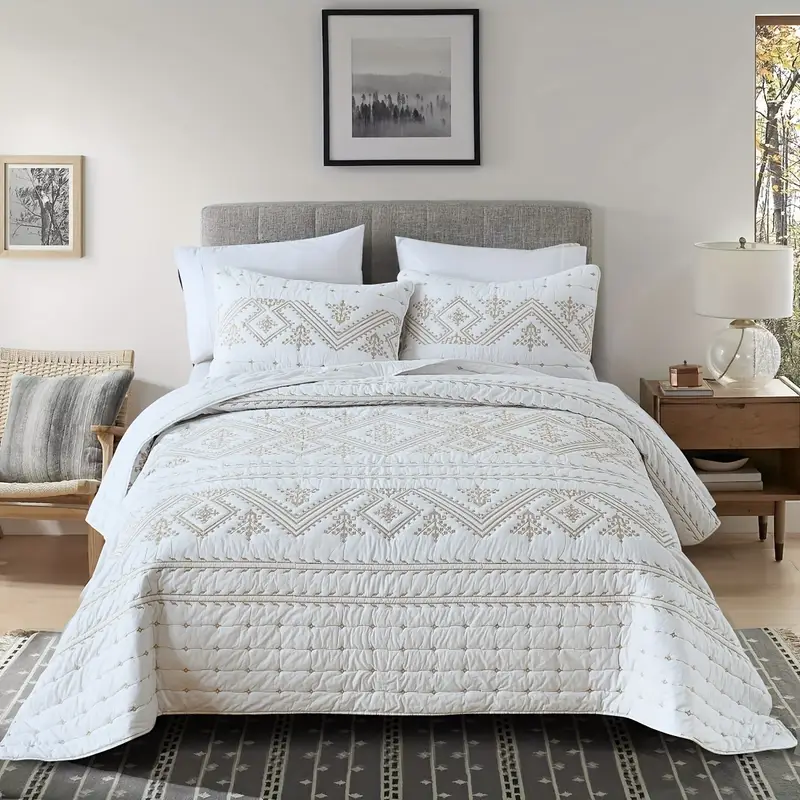 Parure de Lit Prestige : Le Mariage Parfait de la Tradition et du Luxe. (1 couvre-lit + 2 taies d’oreiller) – Doux, Respirant & Élégant