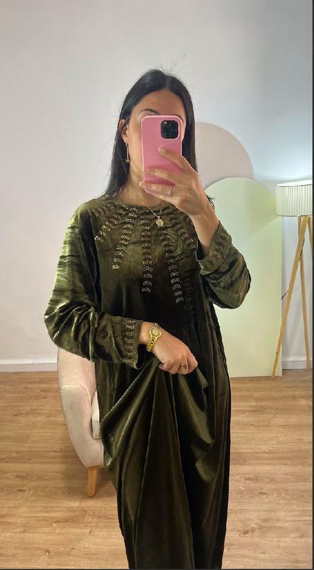 Bed3iya existe en rouge et  vert olive