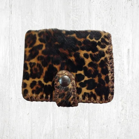 محفضة نقود جلدية أنيقة