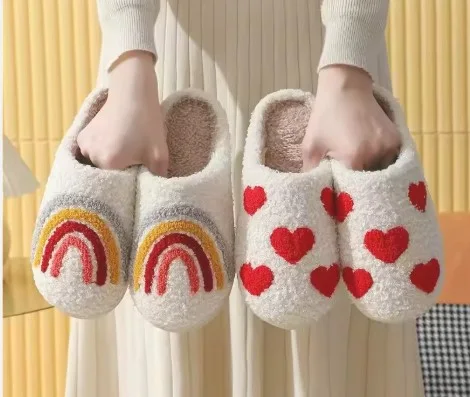 أحذية نسائية مصممة حسب الطلب، لطيفة ومريحة للمنزل، مصنوعة من الفرو الناعم والدافئ، جديدة لفصل الشتاء، شباشب للسيدات