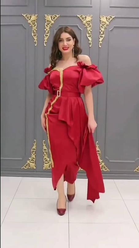 فستان بقصة من الاسفل واكمام منتفخة جذاب ورائع