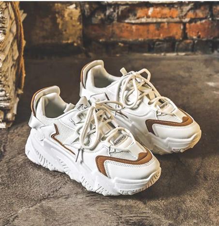 حذاء رياضي برباط بالوان متجانسة