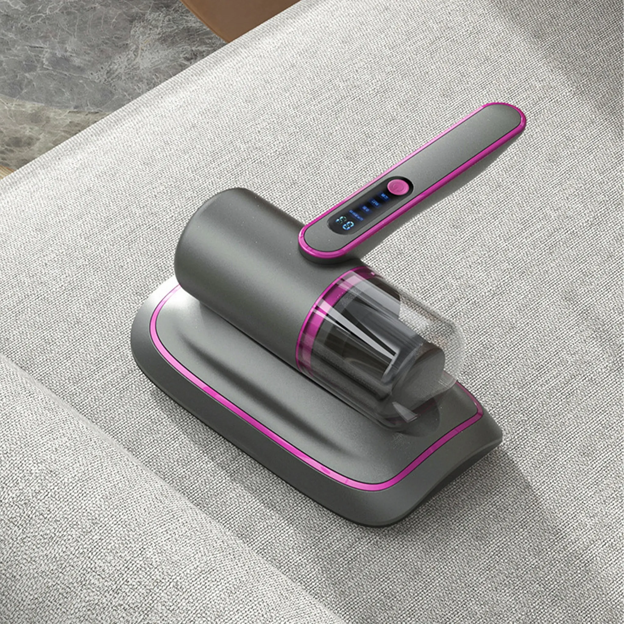 استخدام المكنسة على السرير والكنبة