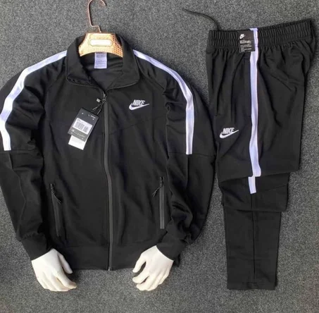 بدلات رياضية نايك و أديداس Nike et Adidas