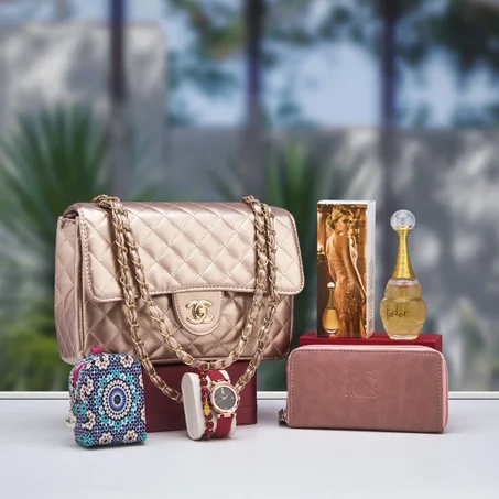 صاك Chanel 2⃣ ساعة انيقة 3⃣ براسلي عقيق 4⃣ريحة 5⃣ بزطام سلسلة 6️⃣ بزطام ارتيزانا