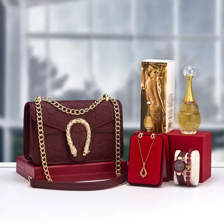 ✅صاك Gutchi ✅ ساعة انيقة ✅براسلي عقيق ✅ اونصبل اصي +بواطة اونصبل ✅ريحة