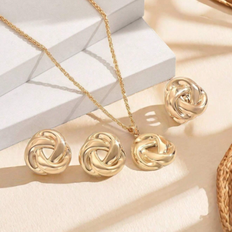 طقم من المجوهرات