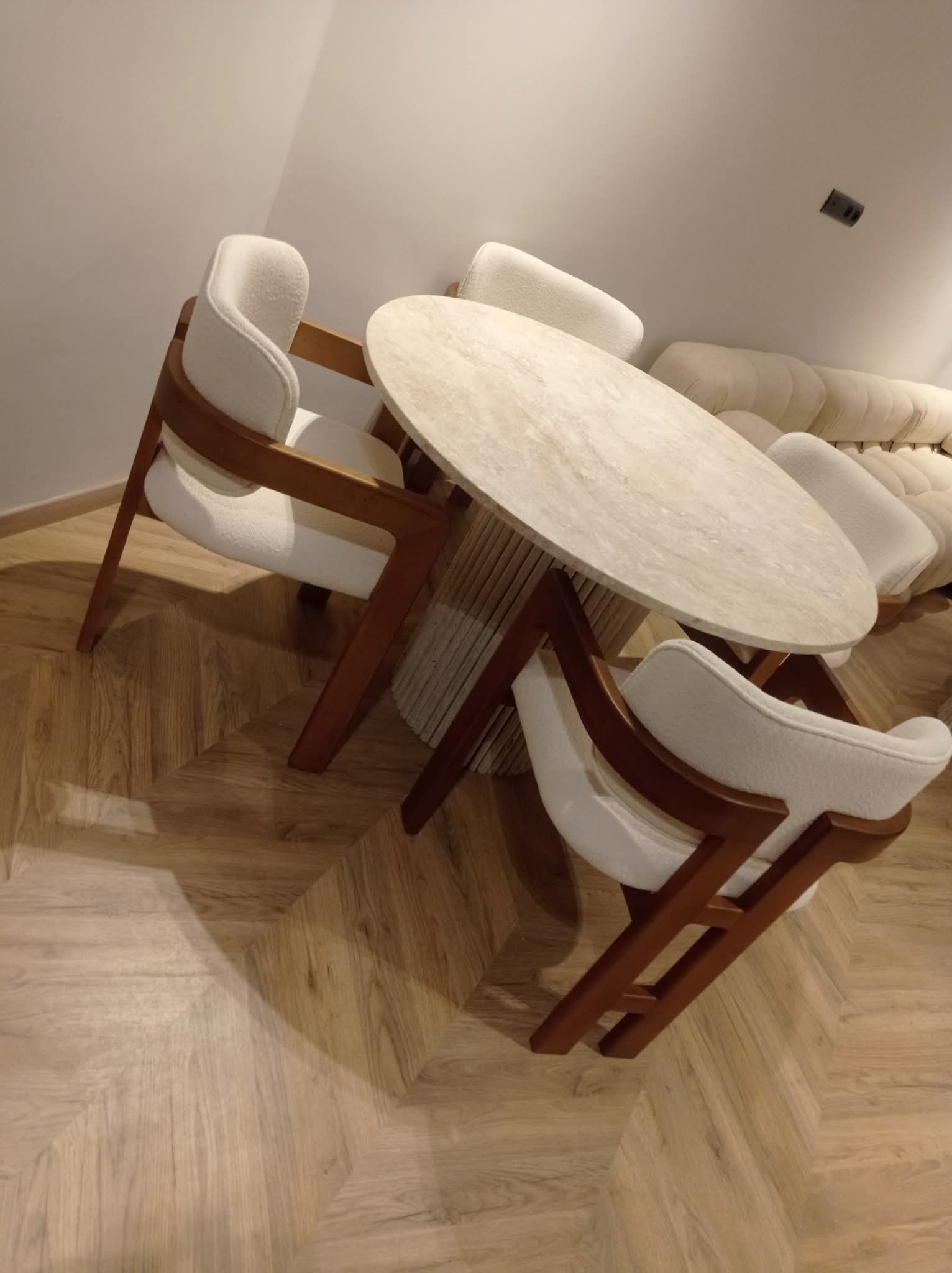 Table ronde en travertin 120×120
