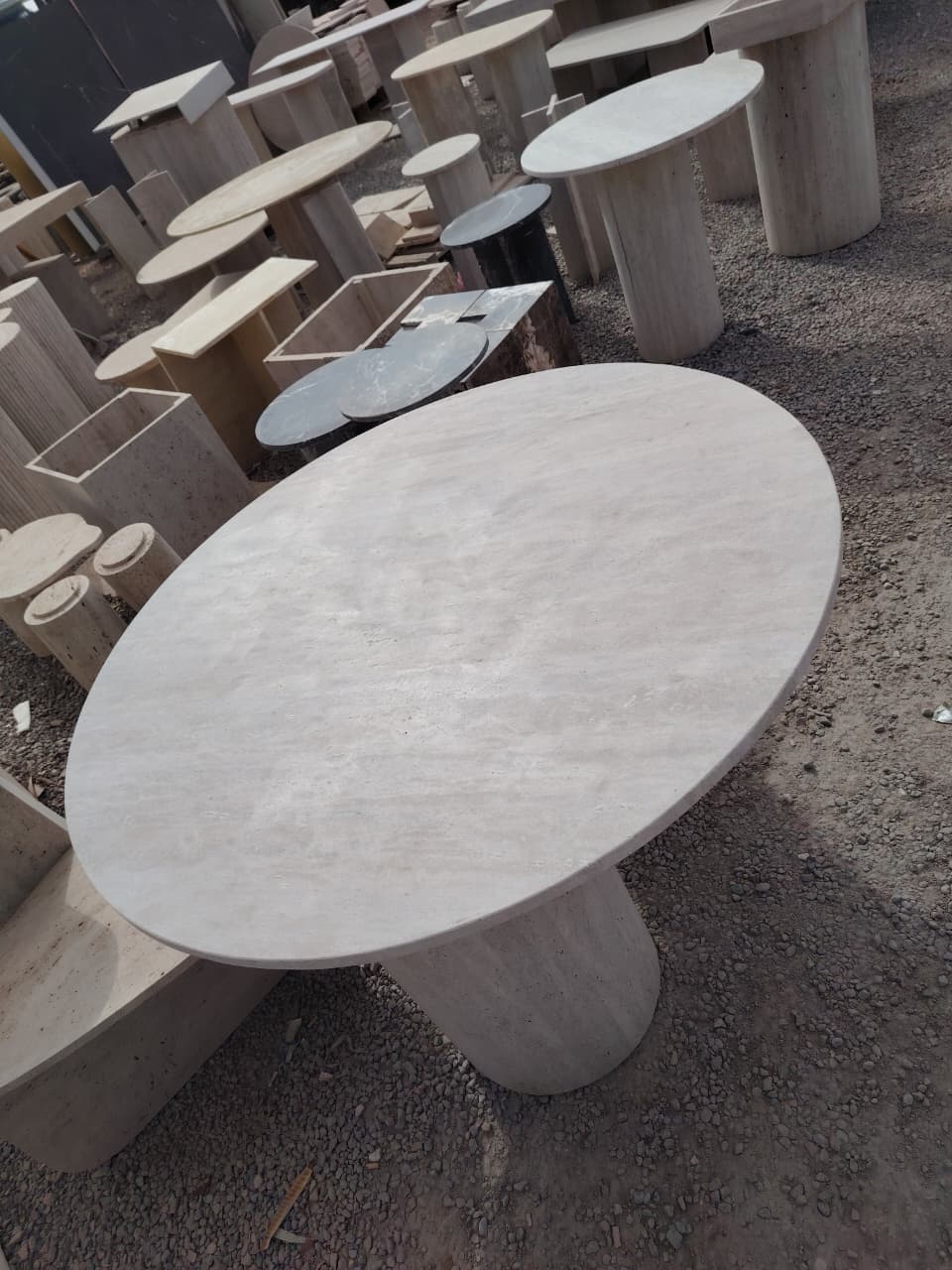 Table ronde en travertin 120×120