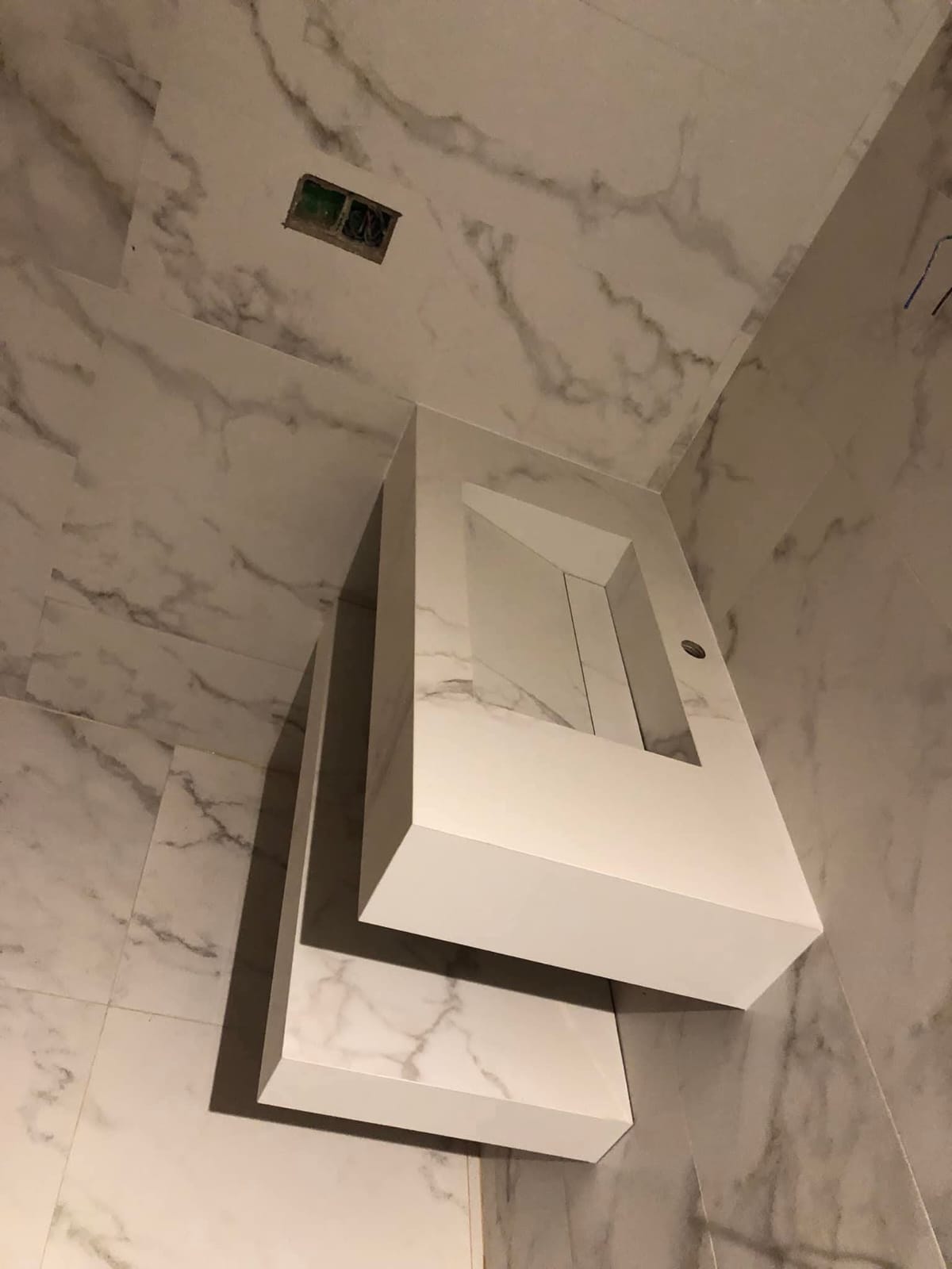 Vasque en marbre artificiel 80×50×16 – Design moderne et praticité