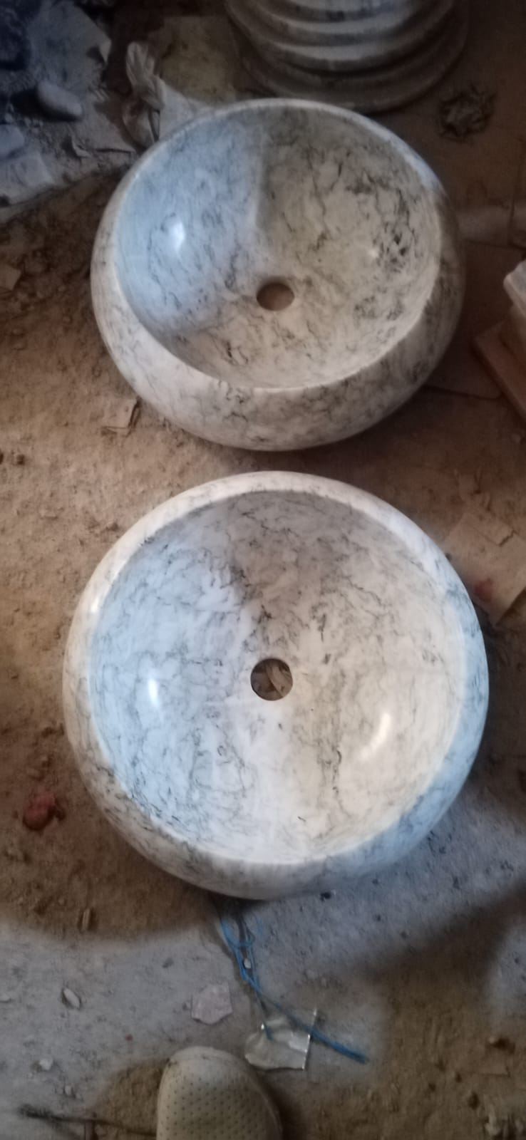 Vasque carrée ou ronde sauvage en massif -marbre naturel – Dimensions ±40 cm