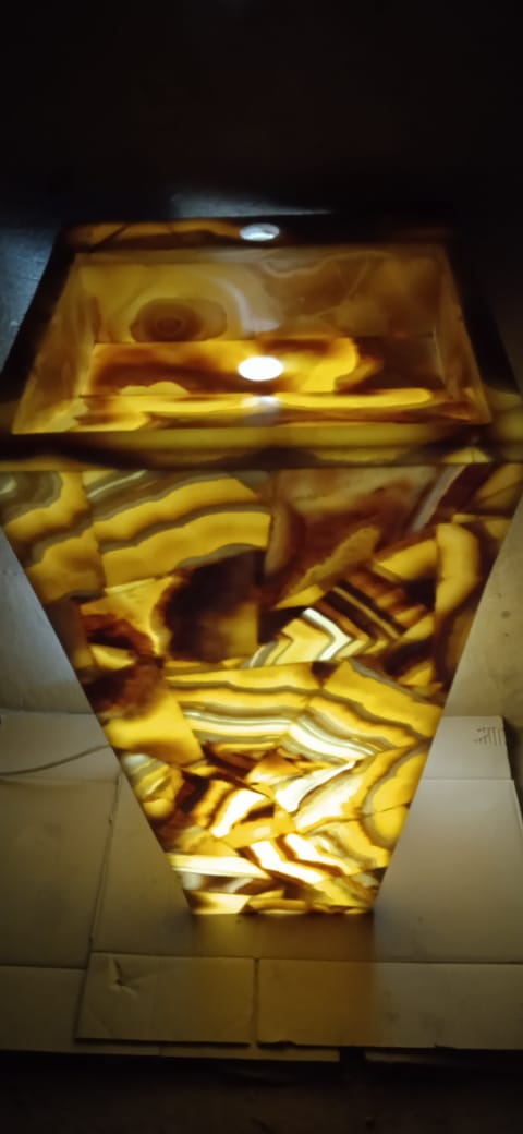 Beauté Minérale : Vasque en Onyx 45x45x85 cm