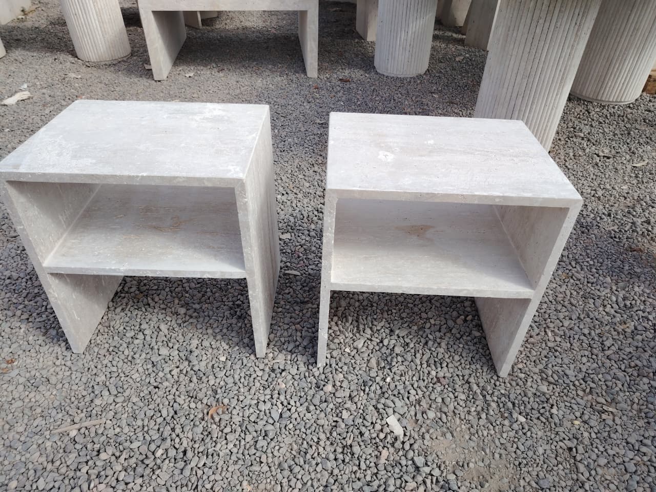 Table carré en Travertin 80×80 avec pied carré et d’une épaisseur de 2 cm