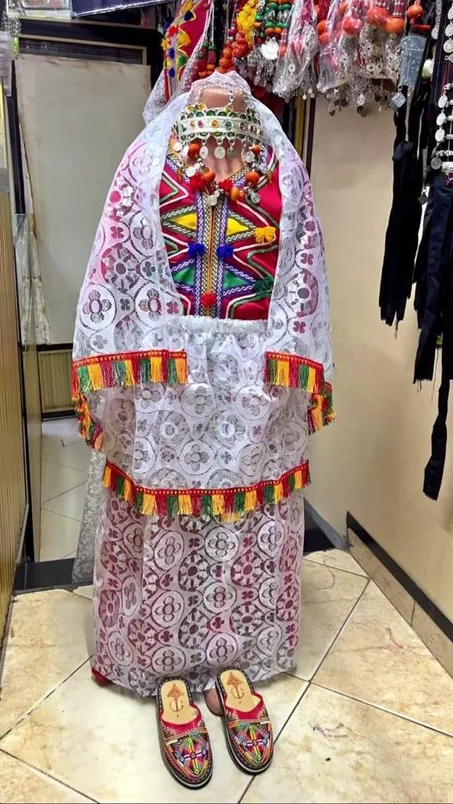 بمناسبة رأس السنة الامازيغية جبنا لكم لبيسة سوسية شبكة  بالتاج معدن واللوبان والبلغة