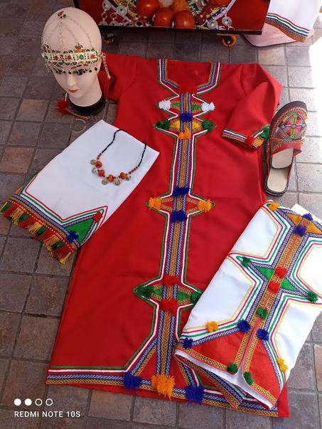 لبسة ثوب بنات صغار مع الاكسسوارات