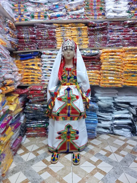 بمناسبة رأس السنة الامازيغية جبنا لكم لبيسة سوسية ثوب عامرة بالتاج معدن ممتاز والقطيب اللوبان والبلغة