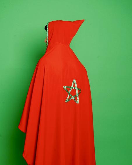 "سلهام صغير مغربي تقليدي بخياطة عصرية – يجمع بين الأصالة والفخامة."