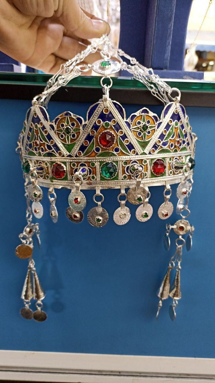 التاج فقط