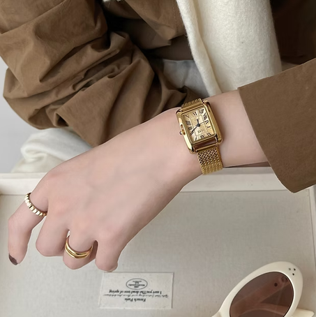 ساعة فاخرة أصلية من الماركة العالمية  IEKE   ( ساعة + علبة  + Sac Shopping)