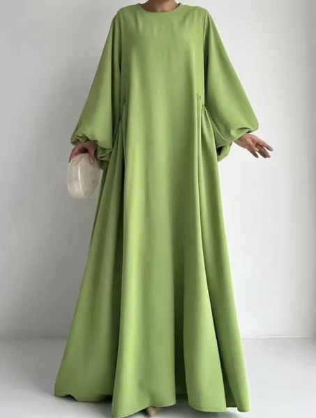 العباءات النسائية