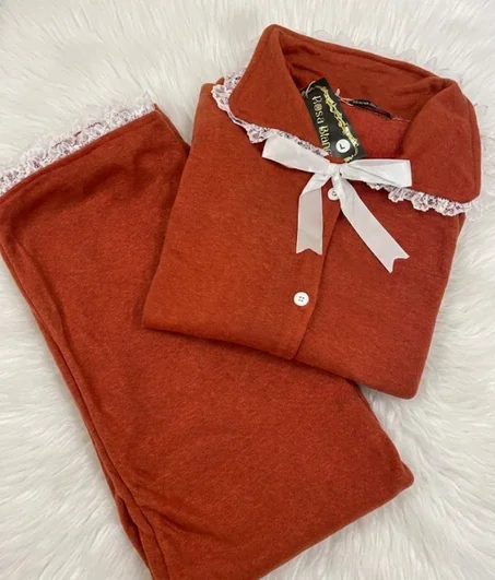 Douceur & Élégance à la Maison – Le Pyjama Qui Vous Sublime