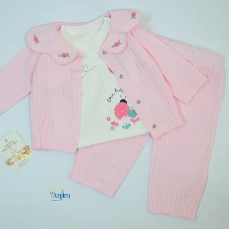 طقم بناتي بلمسة أنثوية