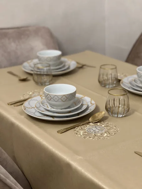 Nappe brodée en similicuir – Nour de Ramadan