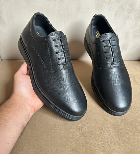 chaussure noir en cuir grainé tres confortable