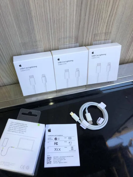 CABLE APPLE مشاركة هذا المنتج   Apple USB-C To USB-C Charge Câble (1M)
